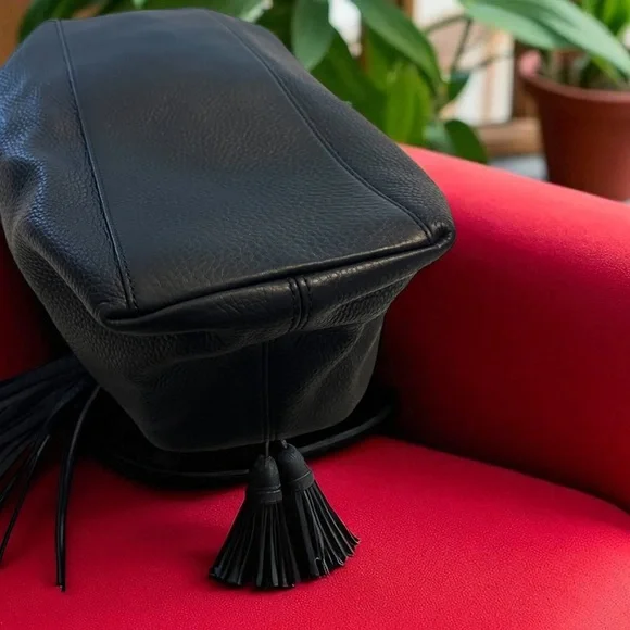 Gucci Black Leather Chain Shoulder Bag - Picture 3 of 8